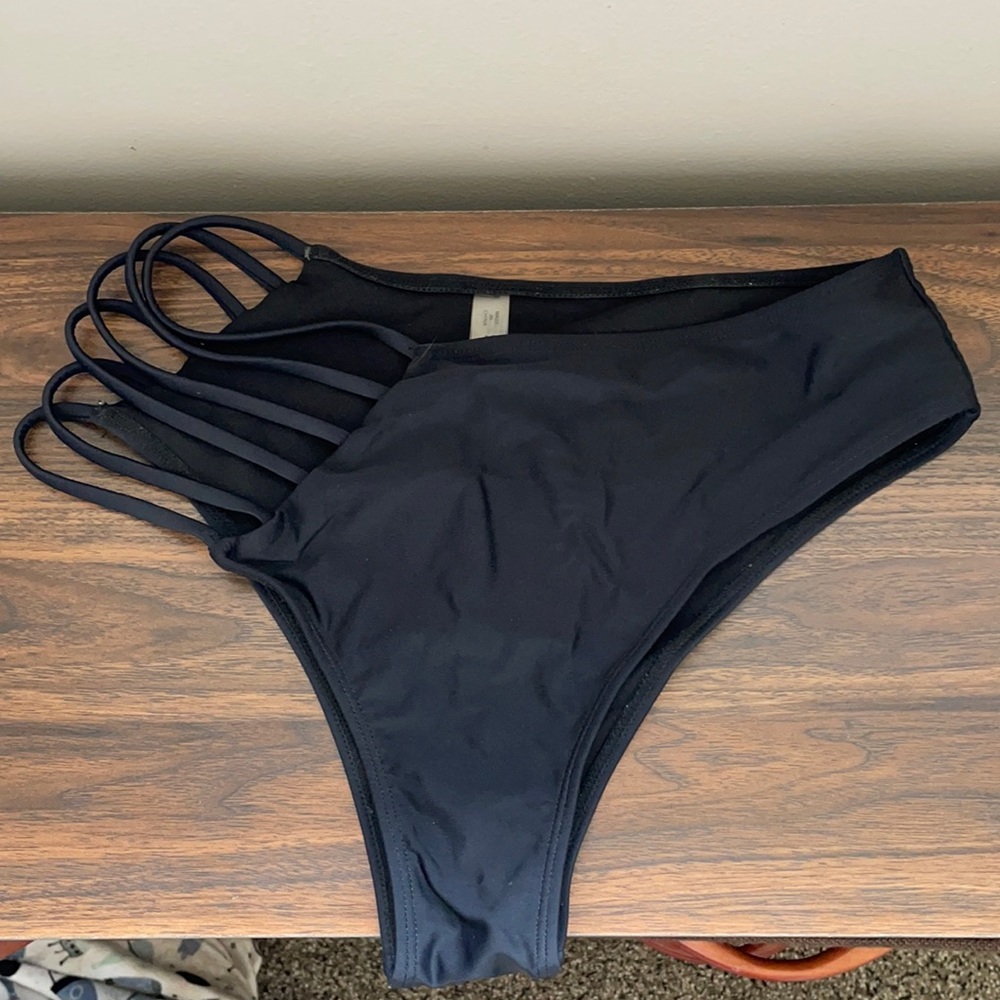 Cute Swimsuit bottoms - Picture 1 of 3